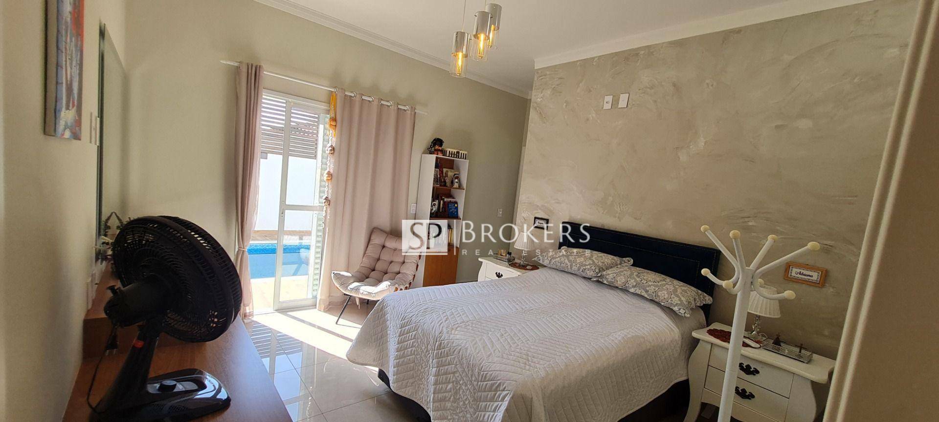 Casa à venda com 3 quartos, 218m² - Foto 14