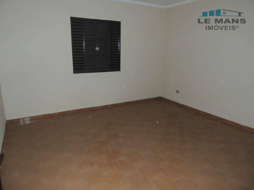 Casa à venda com 3 quartos, 300m² - Foto 25