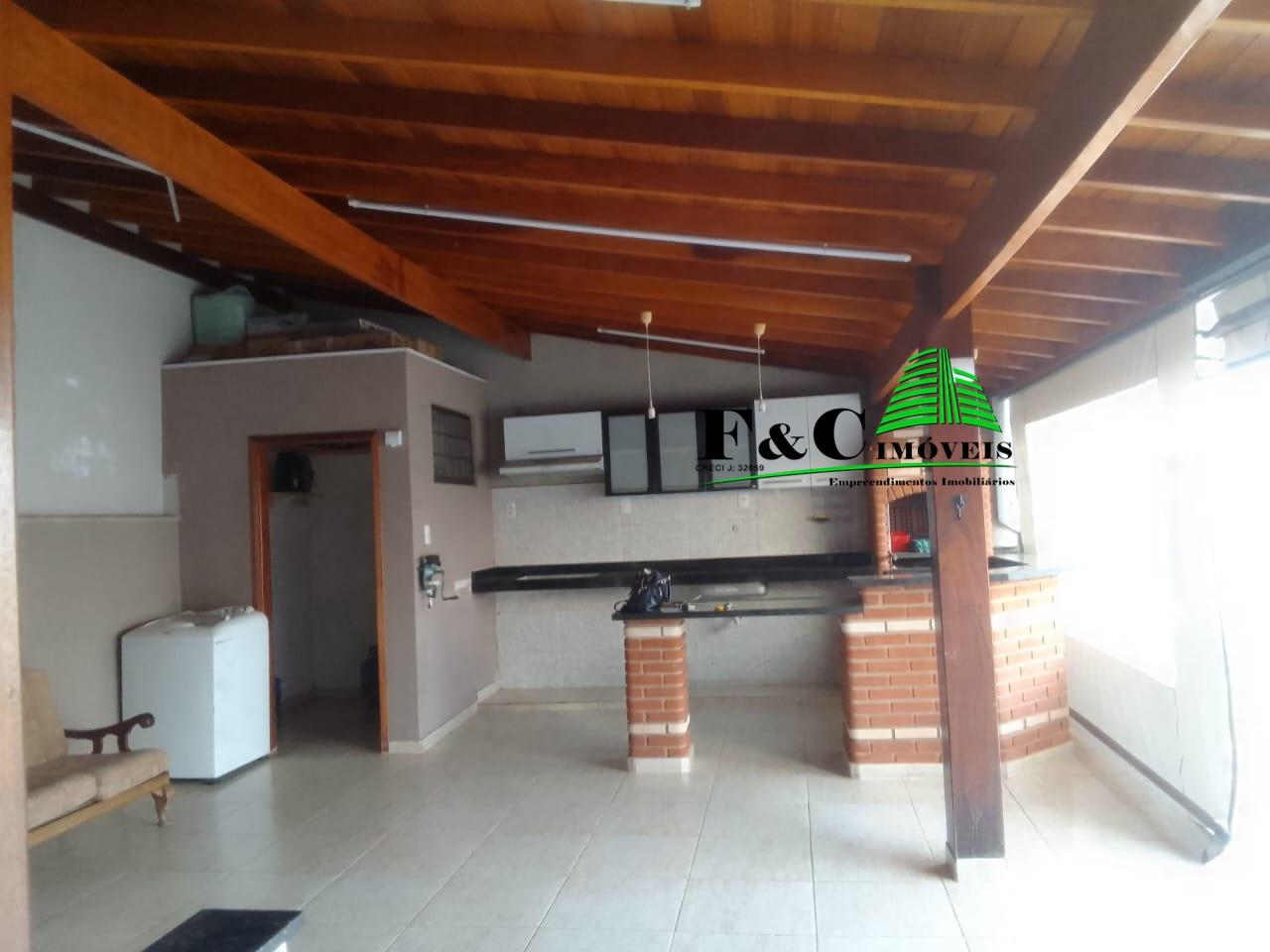 Casa à venda com 3 quartos, 275m² - Foto 2