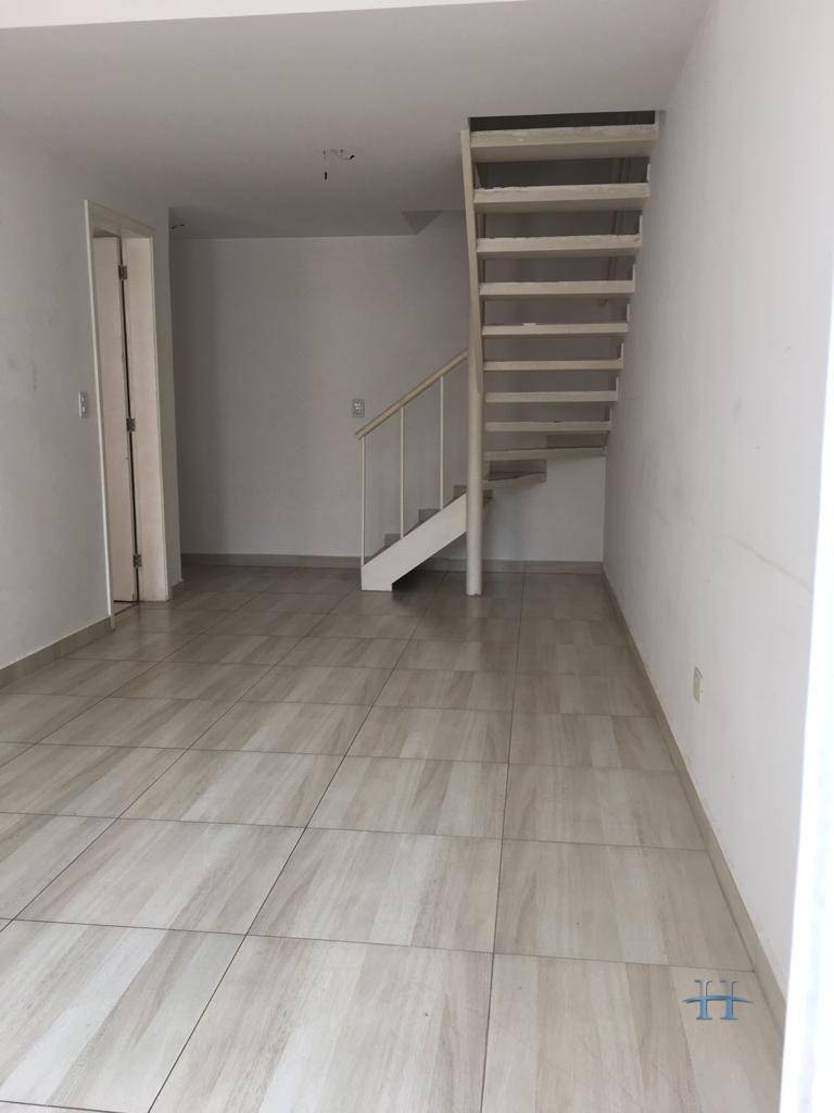 Casa de Condomínio à venda e aluguel com 2 quartos, 80m² - Foto 2