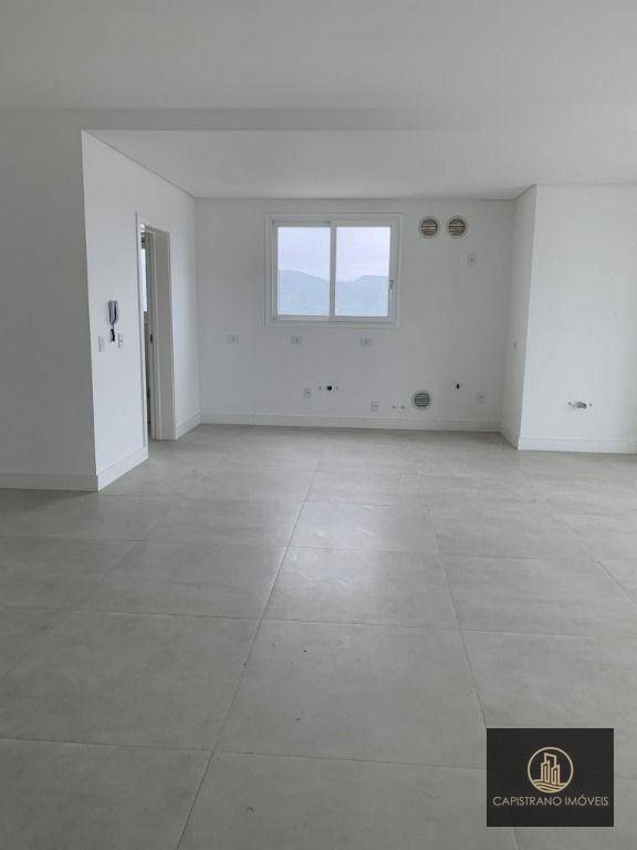 Apartamento à venda com 3 quartos, 137m² - Foto 2