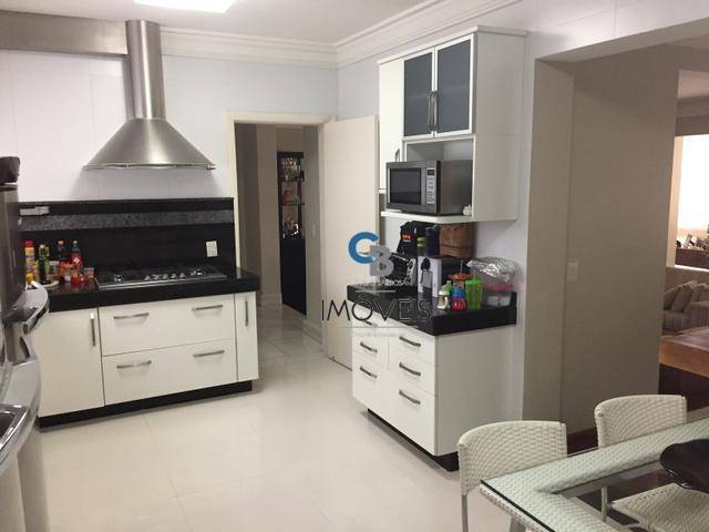 Apartamento à venda com 3 quartos, 200m² - Foto 9