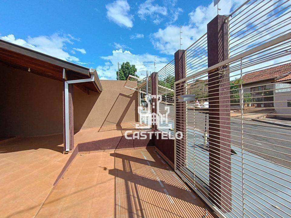 Casa à venda com 2 quartos, 126m² - Foto 2