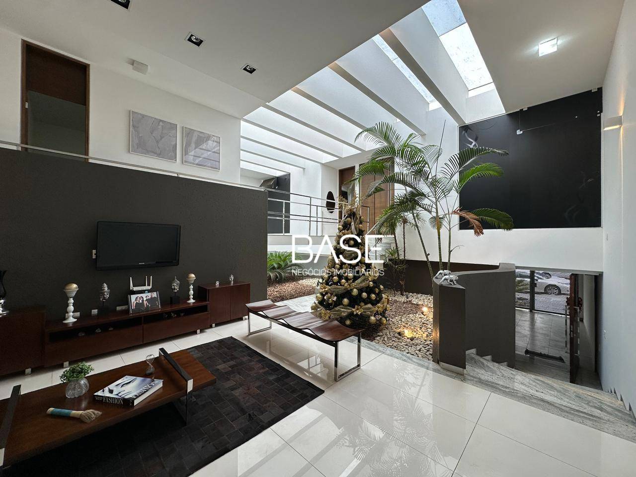 Casa, 4 quartos, 350 m² - Foto 1