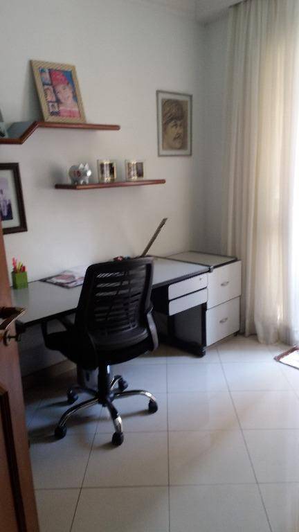 Apartamento à venda com 3 quartos, 200m² - Foto 7