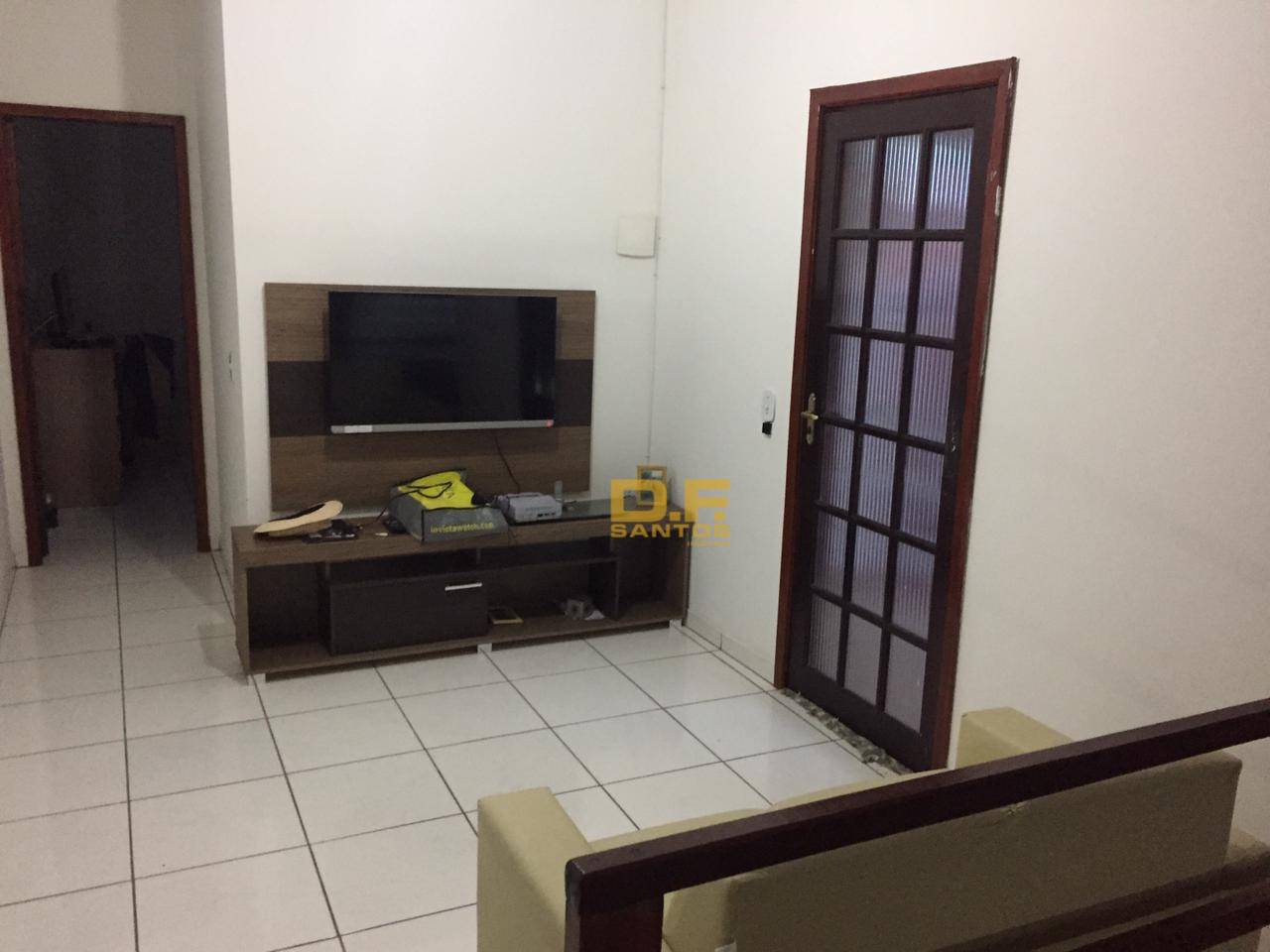 Casa à venda com 1 quarto, 105m² - Foto 2