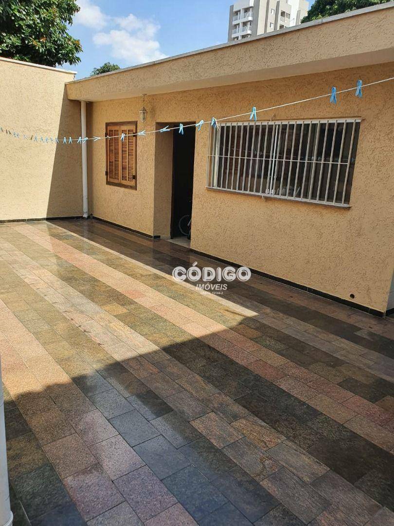 Casa à venda com 3 quartos, 200m² - Foto 1