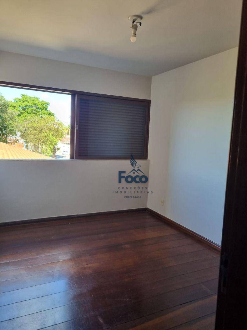 Apartamento à venda com 3 quartos, 180m² - Foto 4