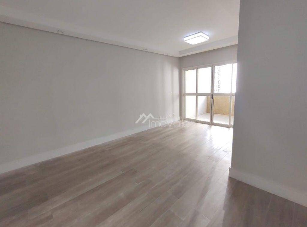 Apartamento à venda com 3 quartos, 108m² - Foto 1