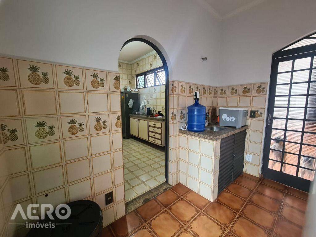 Casa à venda com 3 quartos, 246m² - Foto 18