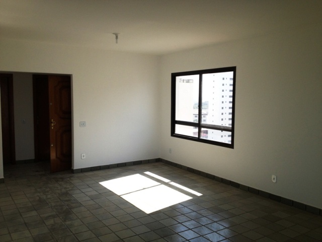 Apartamento à venda com 4 quartos, 205m² - Foto 1