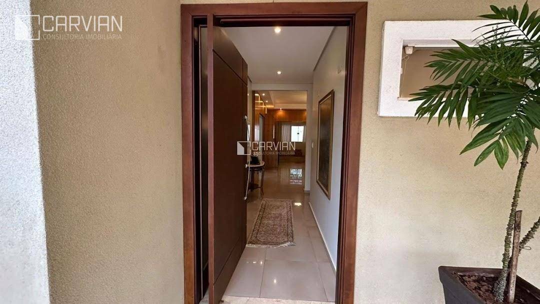 Casa de Condomínio à venda com 4 quartos, 380m² - Foto 2