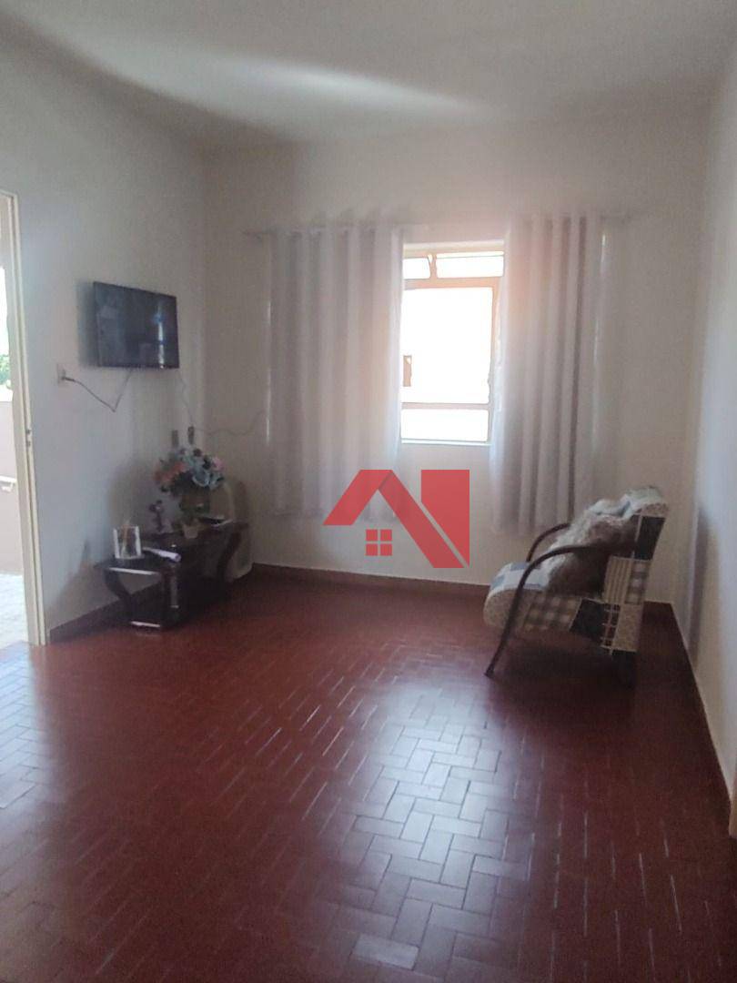 Casa à venda com 5 quartos, 180m² - Foto 2