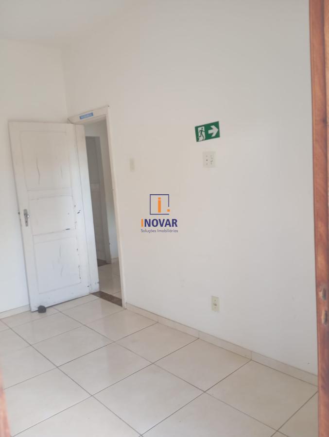 Casa à venda com 3 quartos, 360m² - Foto 2