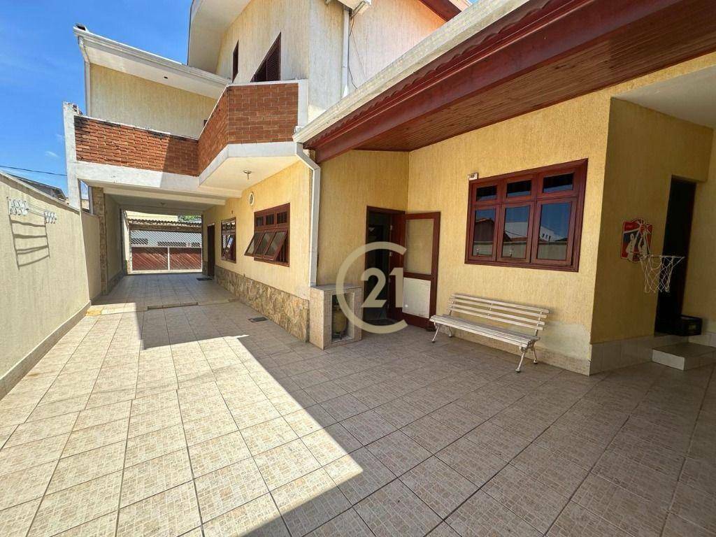 Casa à venda com 3 quartos, 280m² - Foto 1