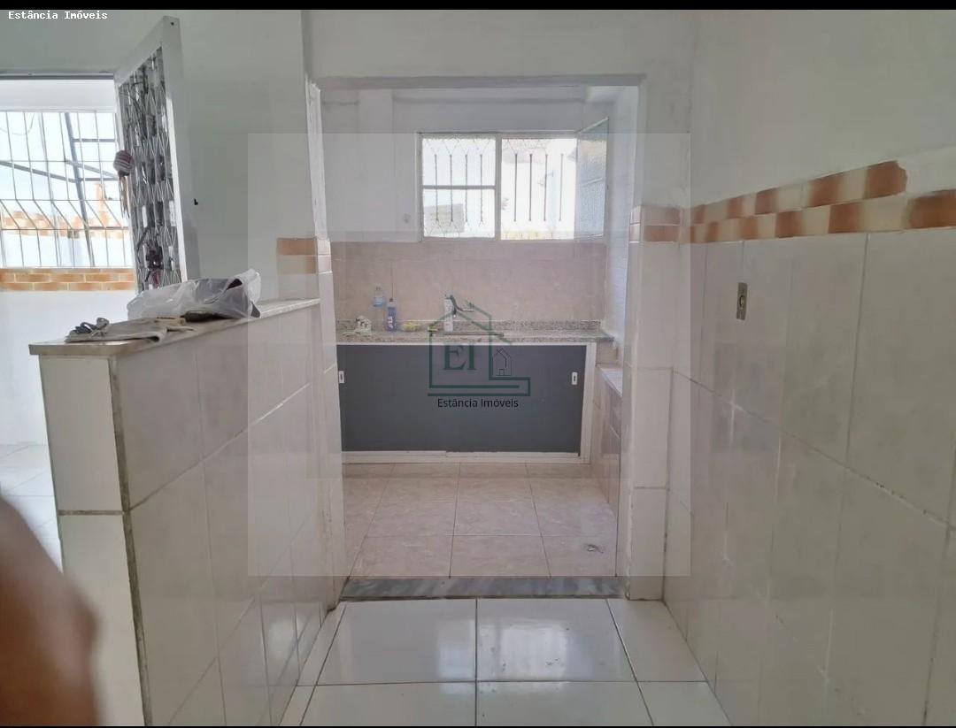 Casa à venda com 2 quartos, 200m² - Foto 2