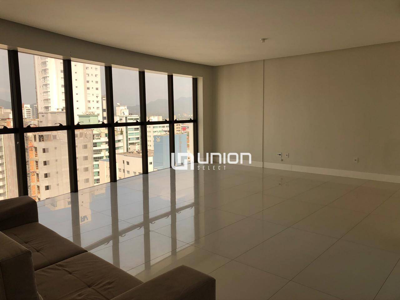 Apartamento à venda com 3 quartos, 130m² - Foto 7