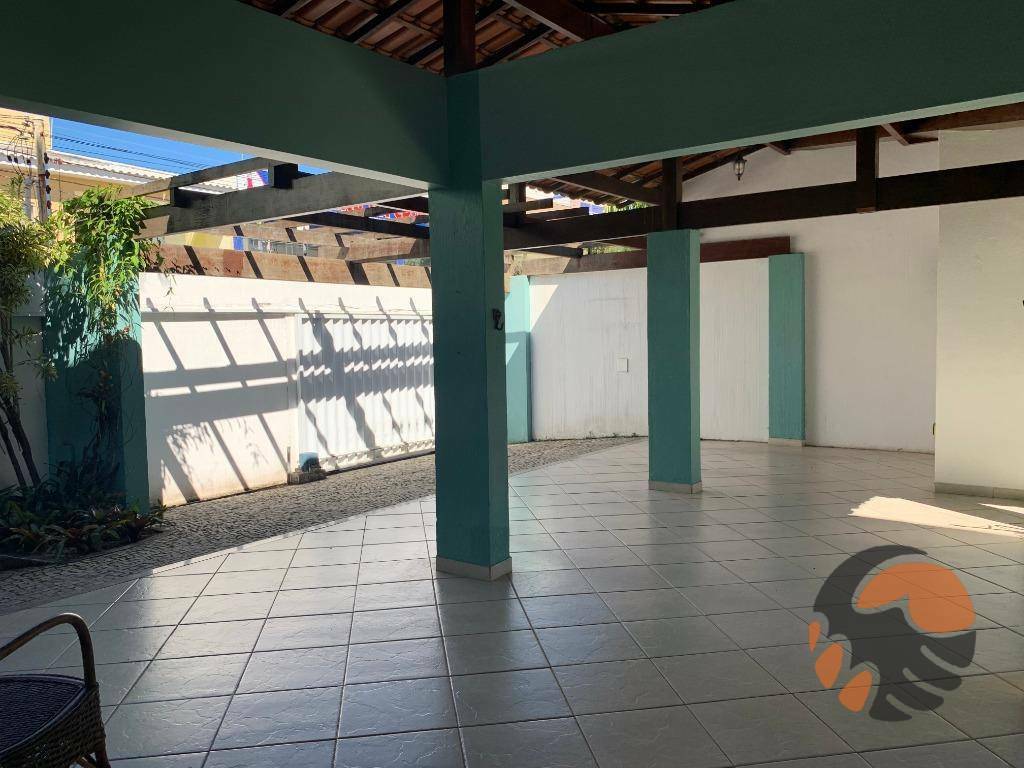 Casa para alugar com 4 quartos, 220m² - Foto 12