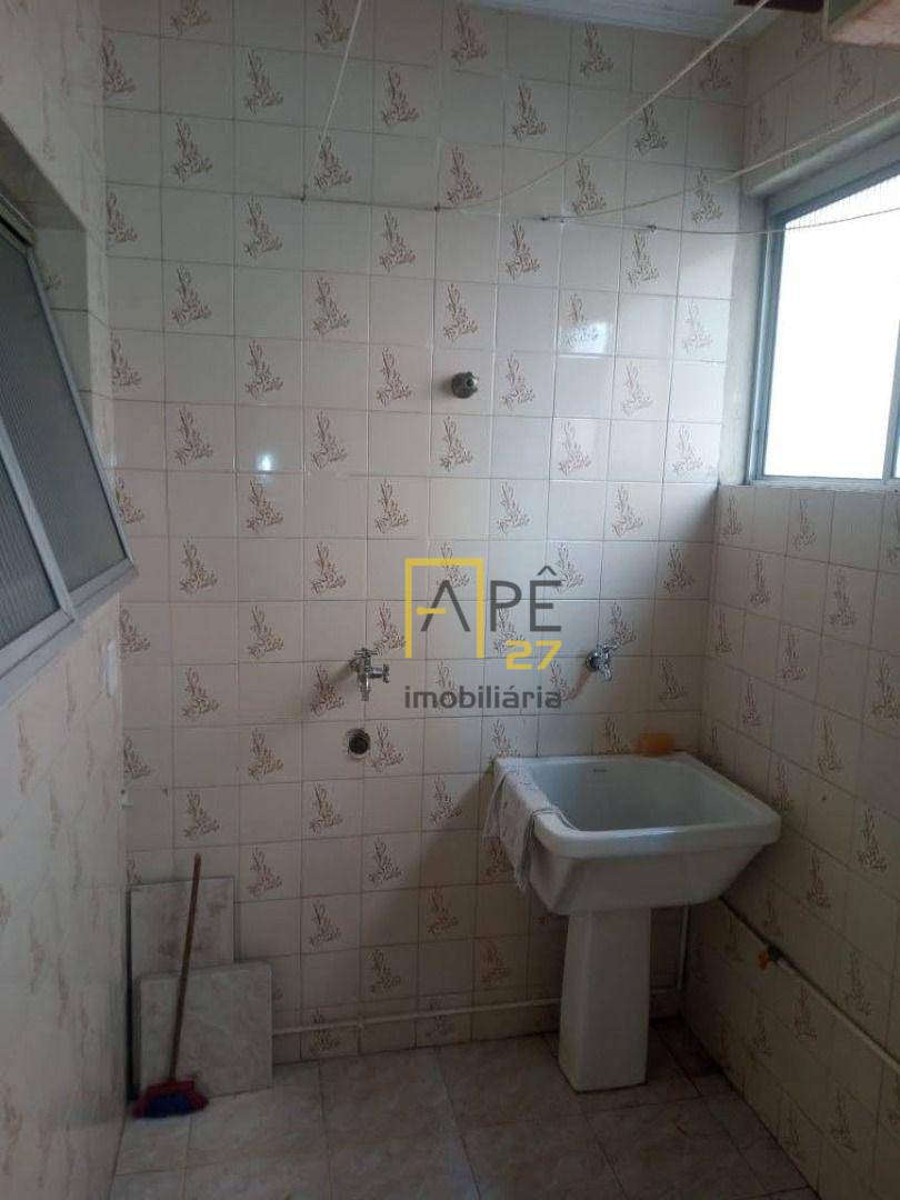 Apartamento à venda com 2 quartos, 70m² - Foto 2