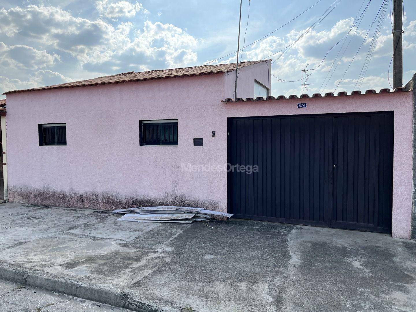 Casa à venda com 2 quartos, 184m² - Foto 1