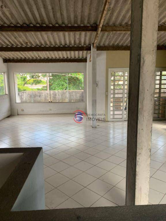 Sobrado à venda com 3 quartos, 330m² - Foto 1