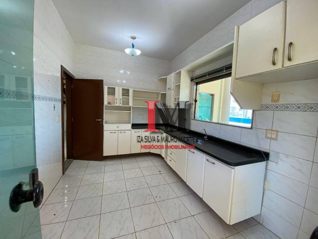 Casa de Condomínio à venda com 3 quartos, 380m² - Foto 28