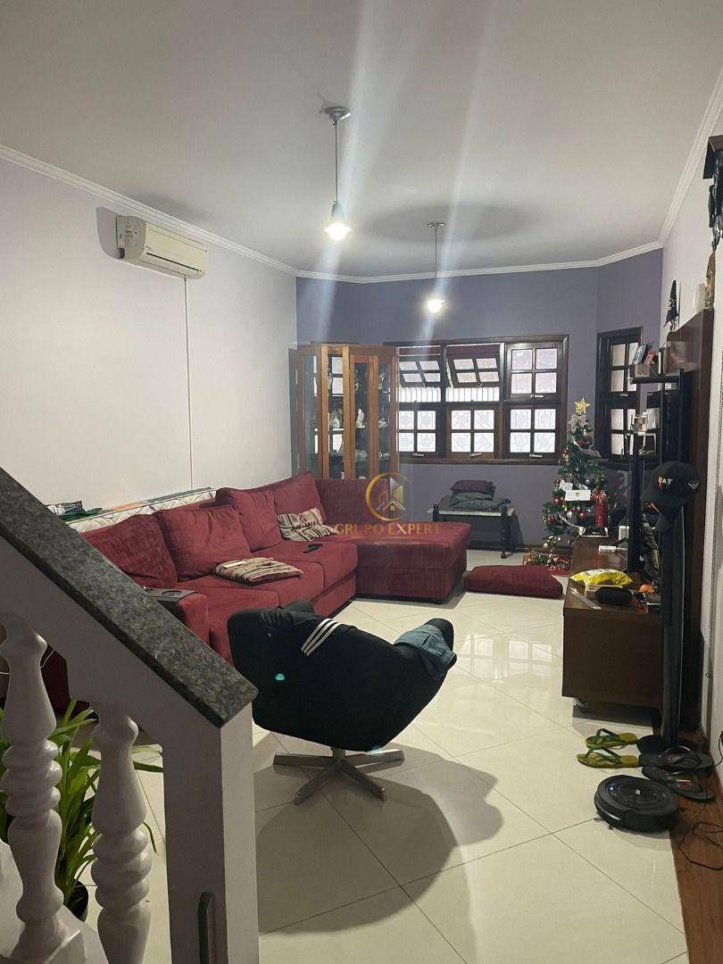 Sobrado à venda com 3 quartos, 161m² - Foto 1