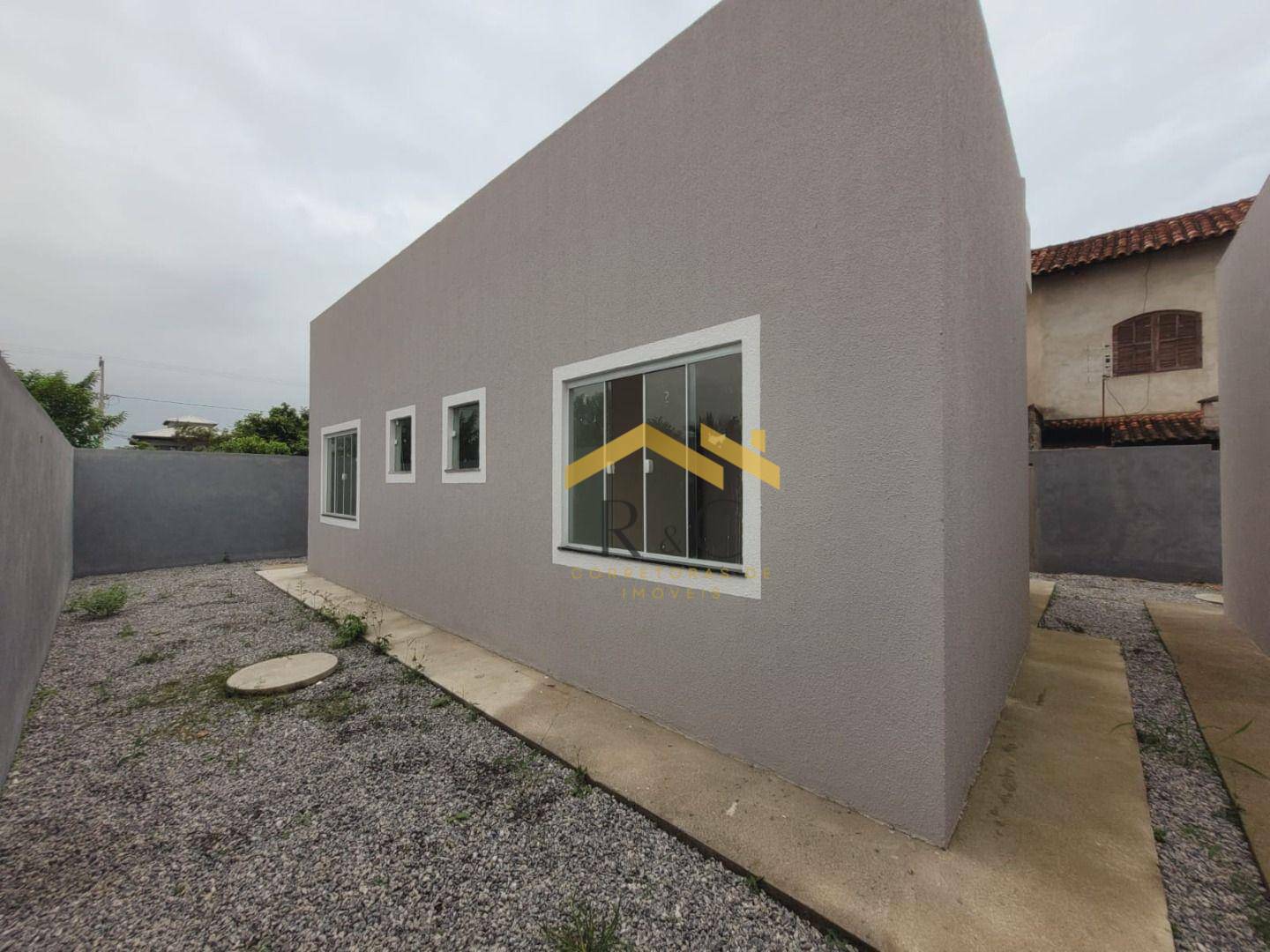 Casa à venda com 2 quartos, 65m² - Foto 2