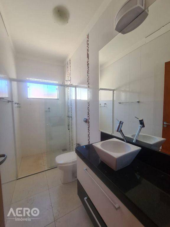 Casa à venda com 3 quartos, 230m² - Foto 8