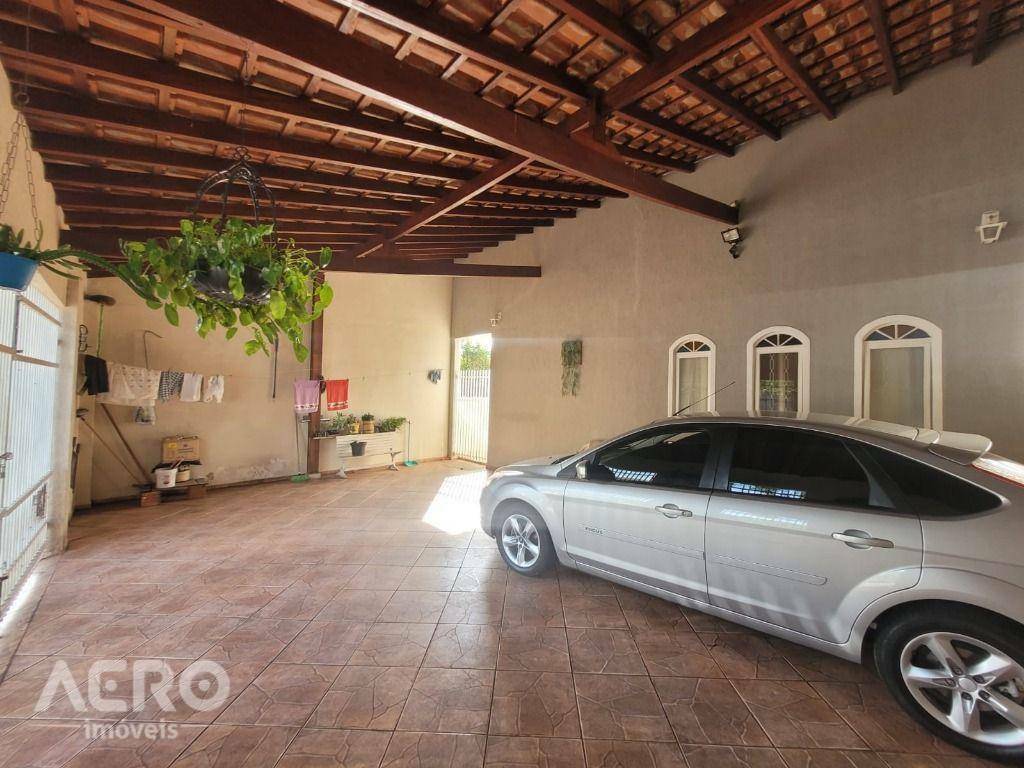 Casa à venda com 2 quartos, 156m² - Foto 2