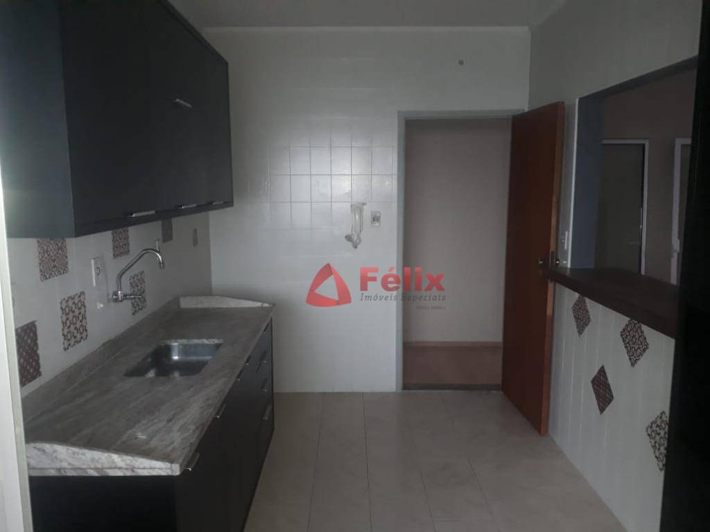 Apartamento à venda com 4 quartos, 140m² - Foto 1