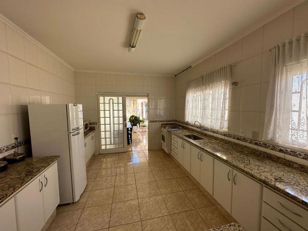 Casa à venda com 3 quartos, 234m² - Foto 10