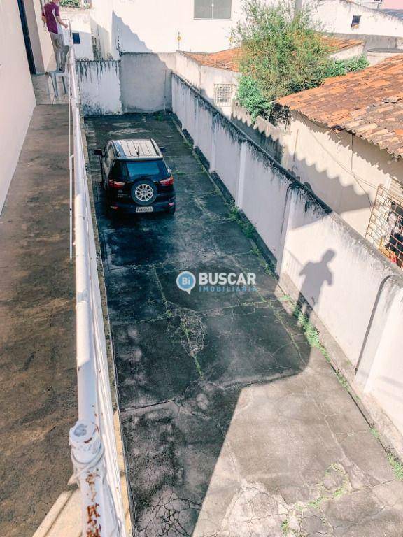 Sobrado à venda com 8 quartos, 400m² - Foto 4