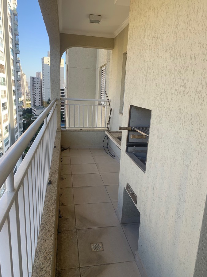 Apartamento à venda com 2 quartos, 79m² - Foto 4