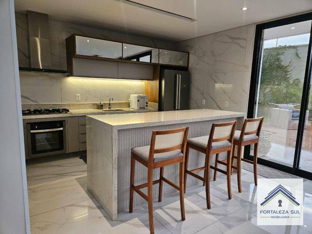 Casa de Condomínio à venda com 5 quartos, 380m² - Foto 4