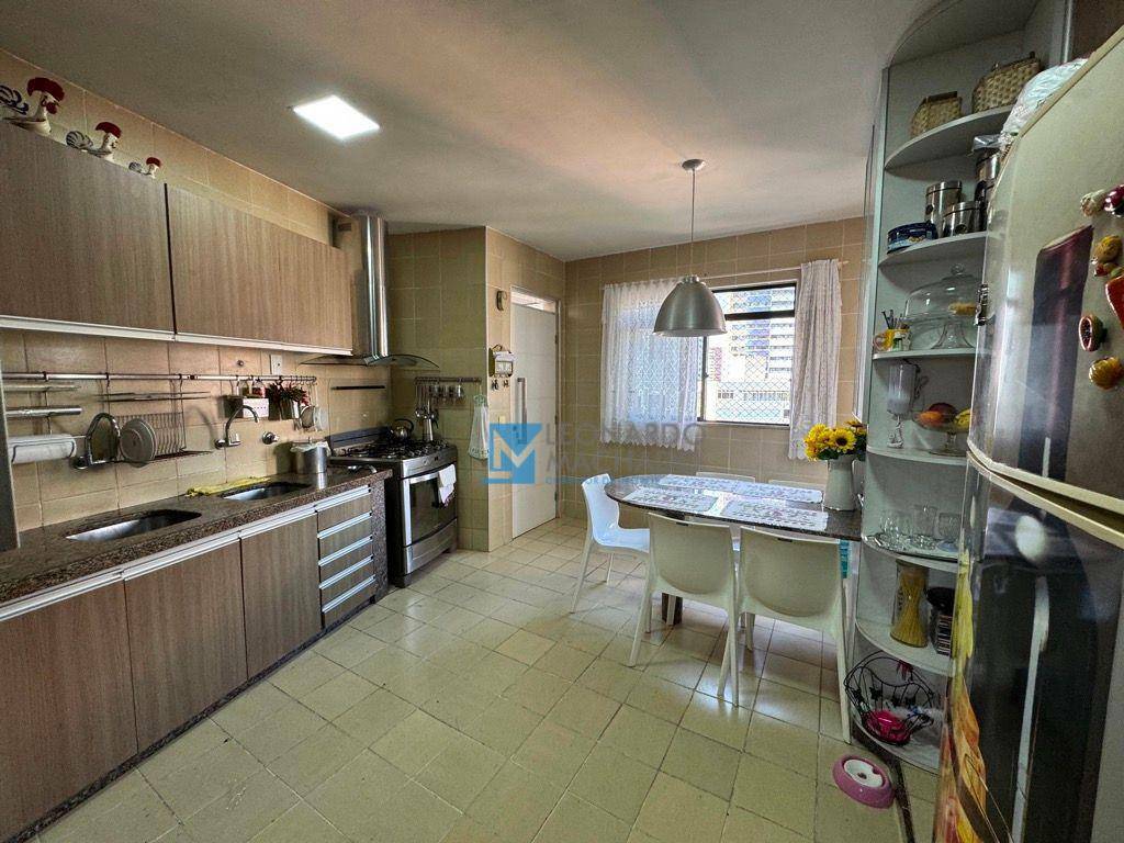 Apartamento à venda com 3 quartos, 174m² - Foto 7