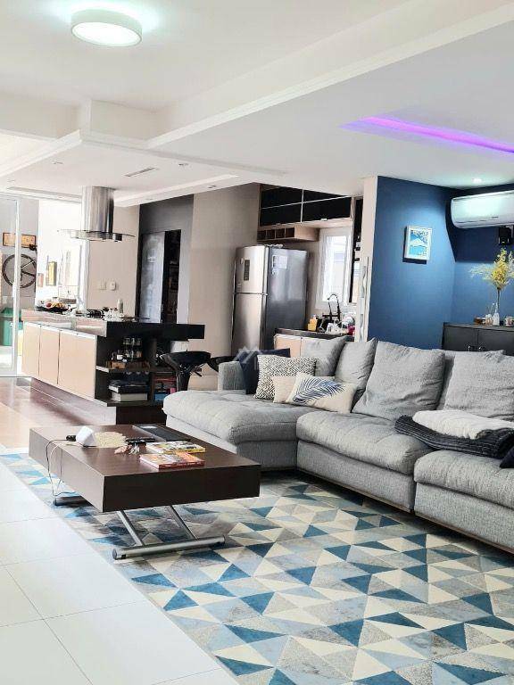 Casa de Condomínio à venda com 3 quartos, 253m² - Foto 1