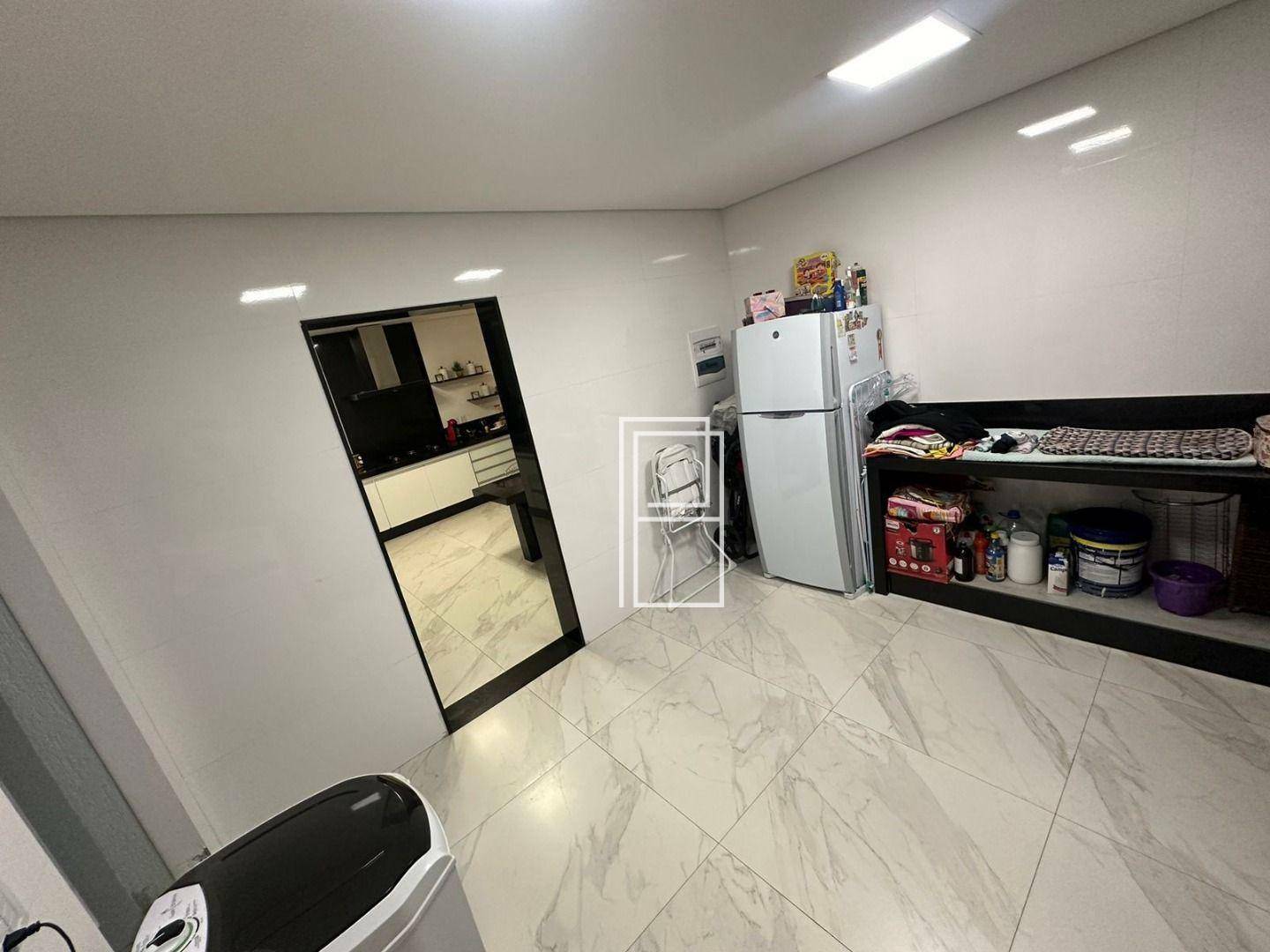 Casa à venda com 4 quartos, 250m² - Foto 30