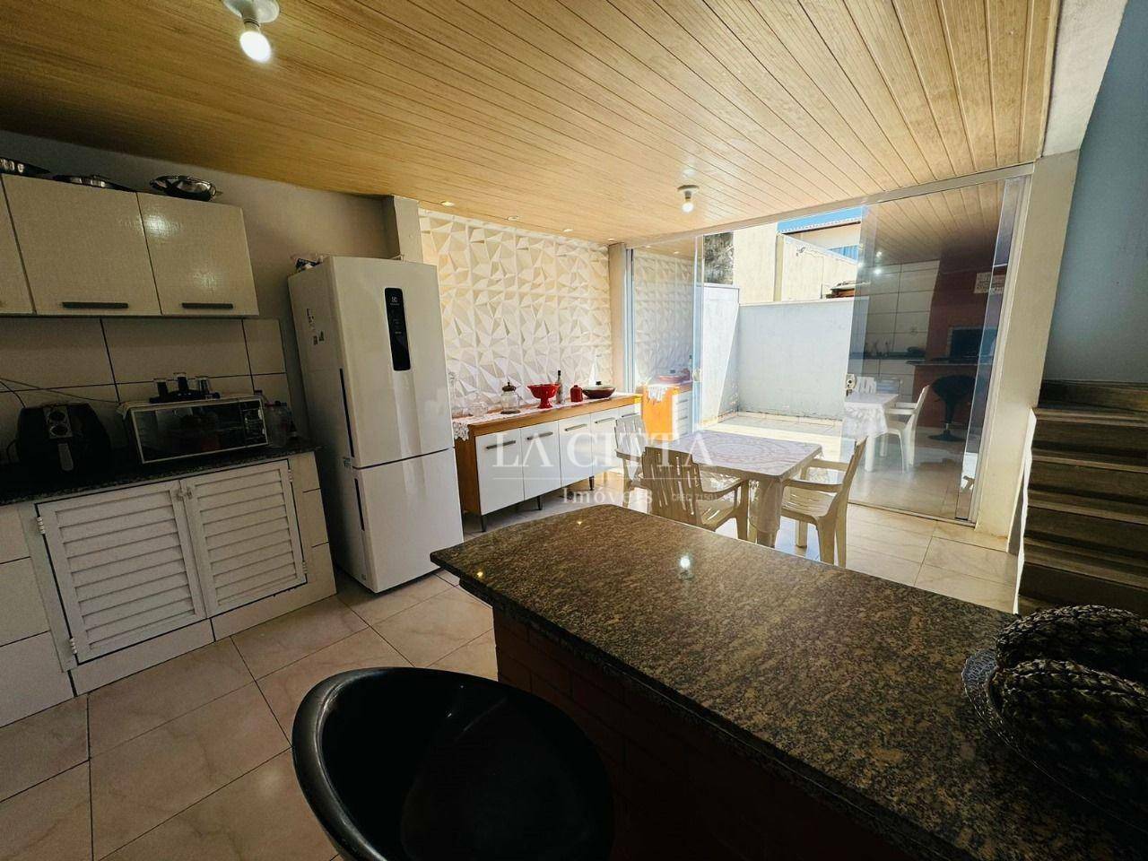 Casa de Condomínio à venda com 3 quartos, 115m² - Foto 1