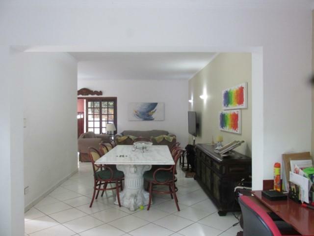 Casa à venda com 3 quartos, 190m² - Foto 1