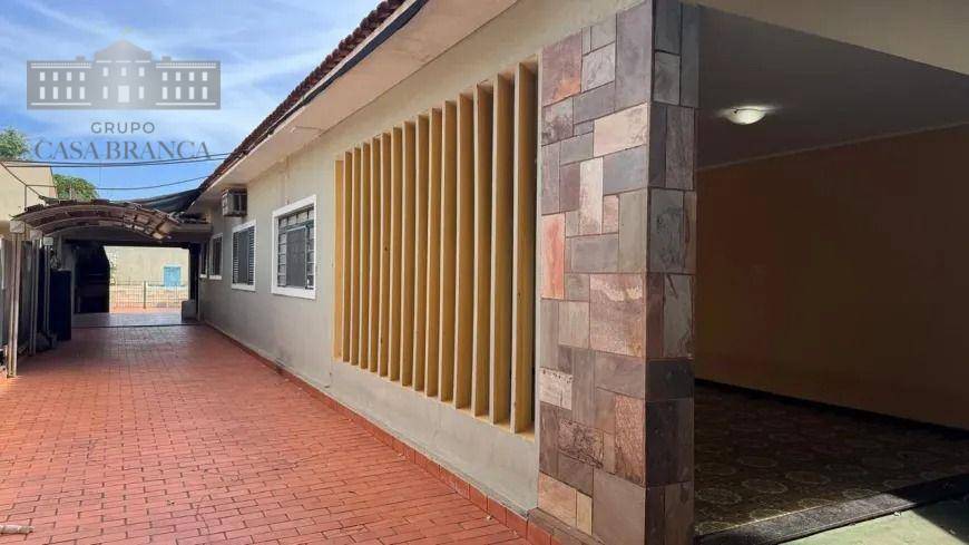 Casa à venda e aluguel com 3 quartos, 268m² - Foto 1