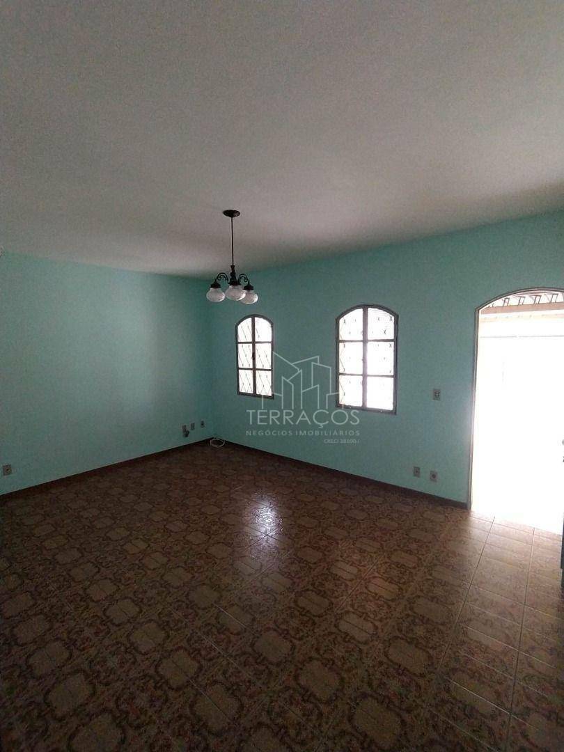 Casa à venda com 3 quartos, 143m² - Foto 4