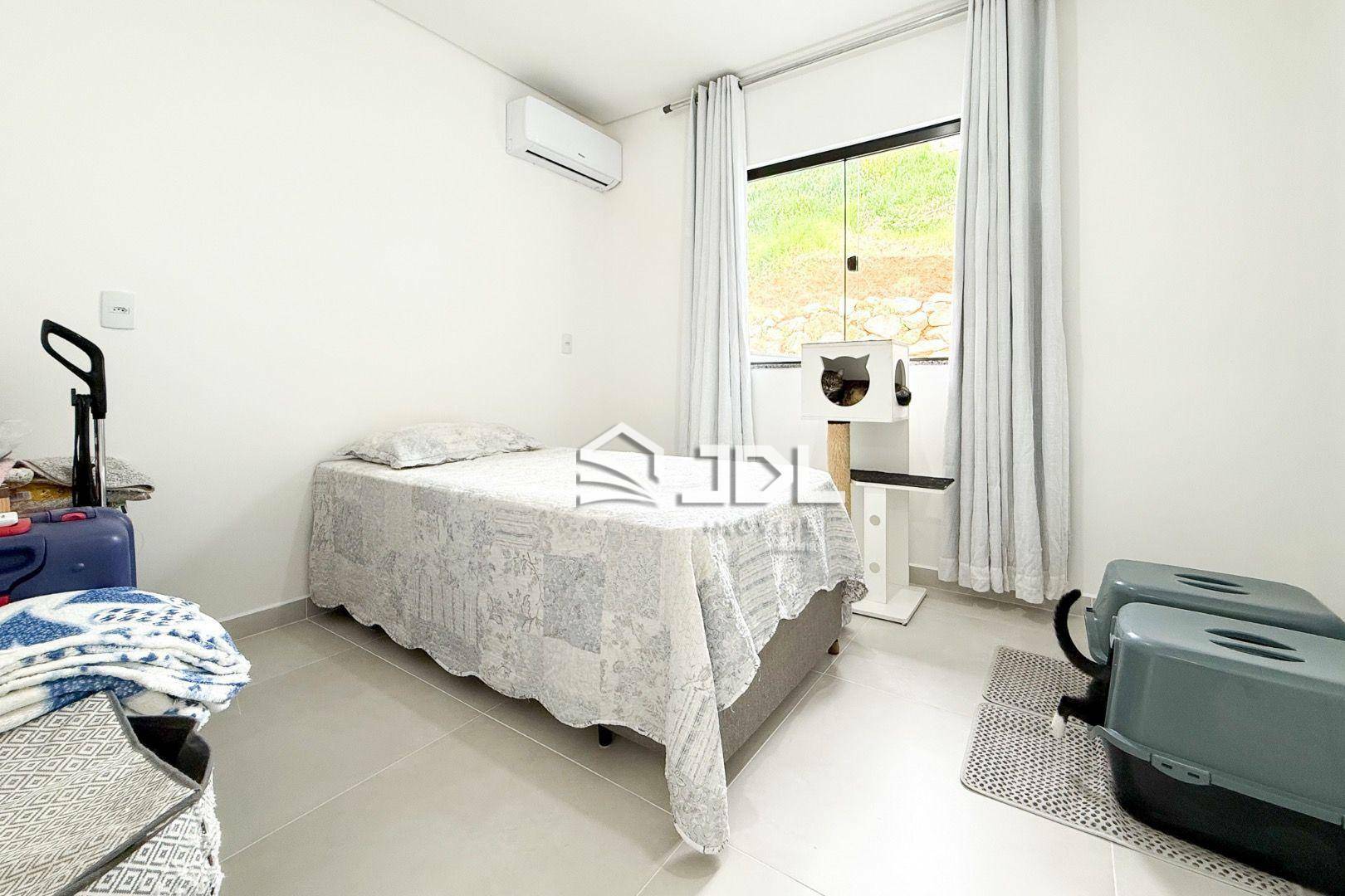 Casa à venda com 2 quartos, 70m² - Foto 12