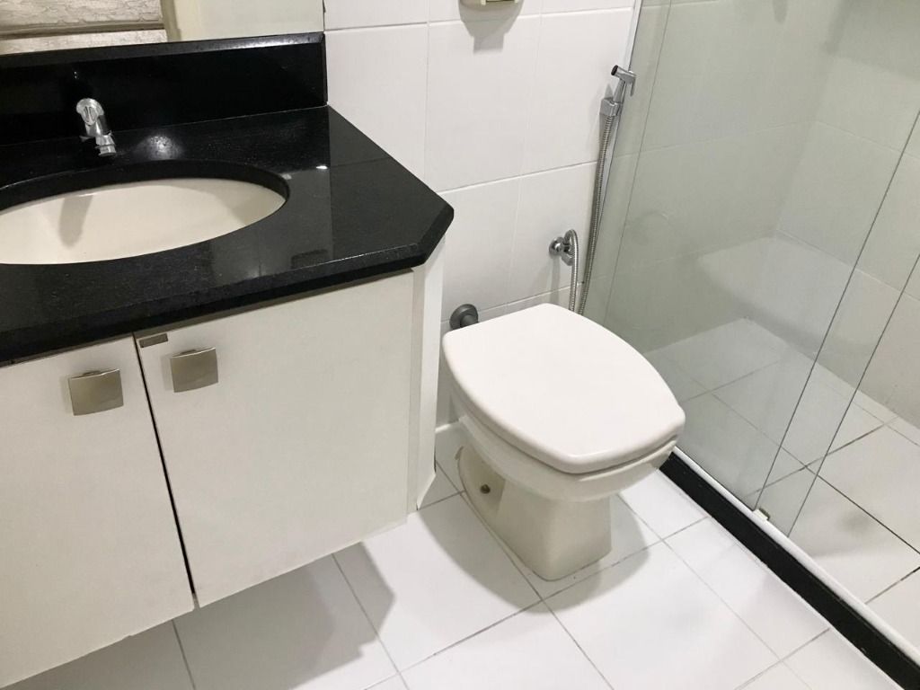 Apartamento para alugar com 2 quartos, 75m² - Foto 12