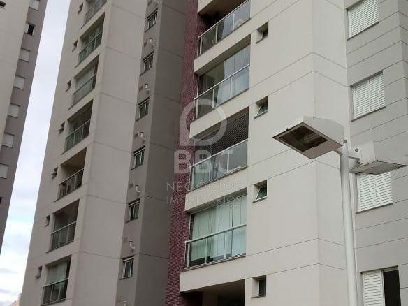 Apartamento à venda com 2 quartos, 79m² - Foto 2