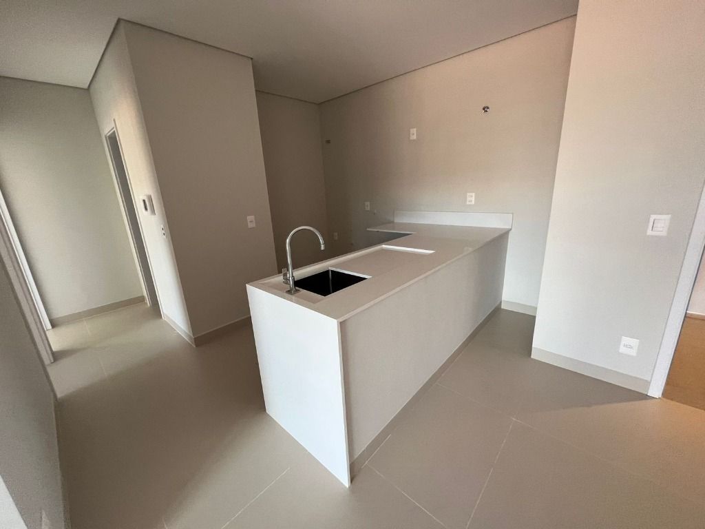 Apartamento à venda com 2 quartos, 62m² - Foto 3