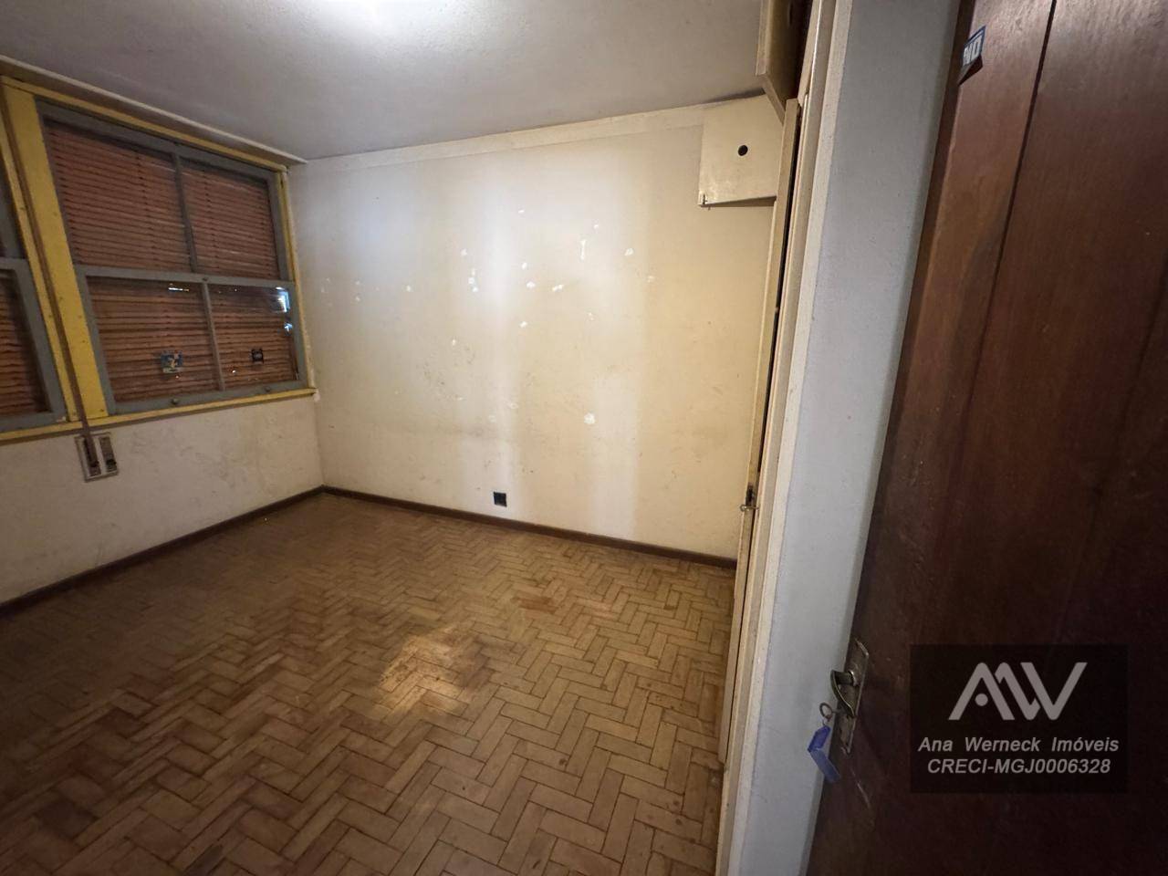 Chácara à venda com 8 quartos, 600m² - Foto 35
