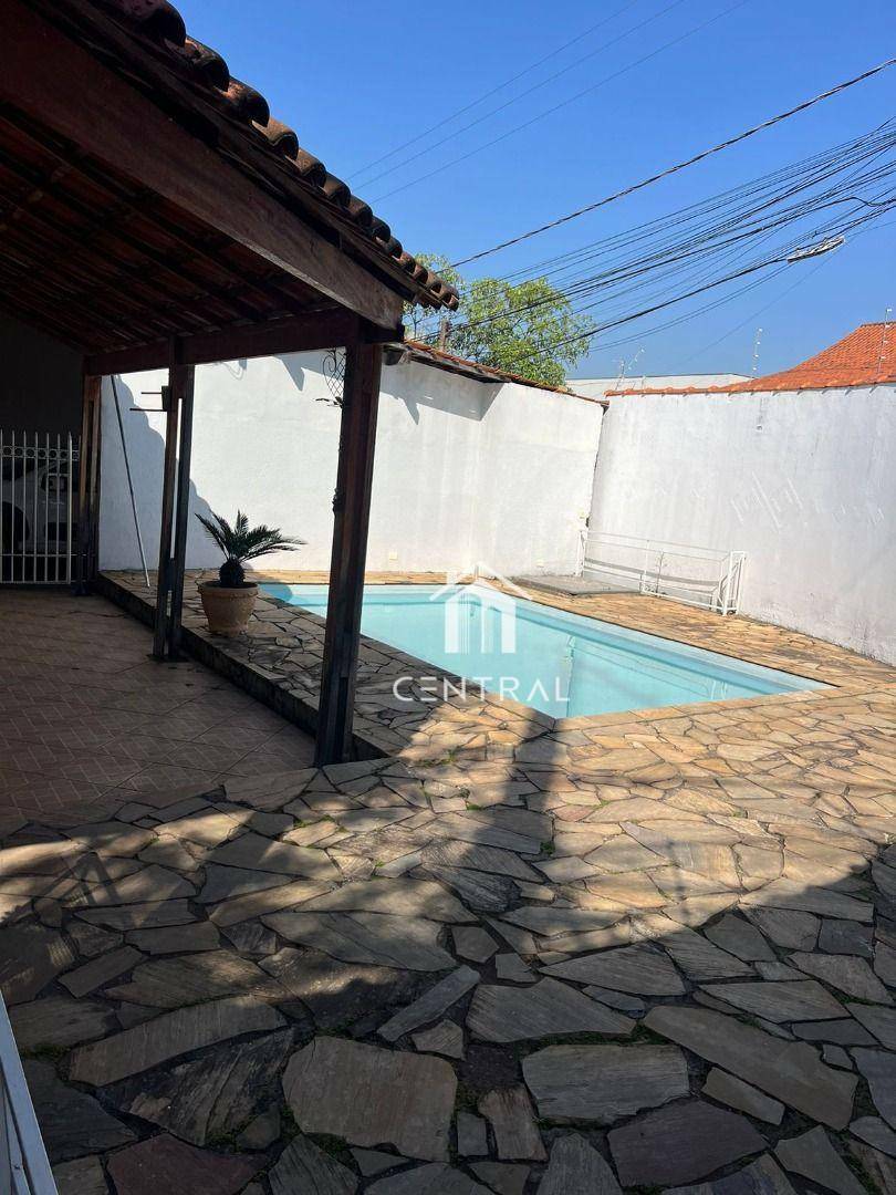 Casa à venda com 3 quartos, 199m² - Foto 2