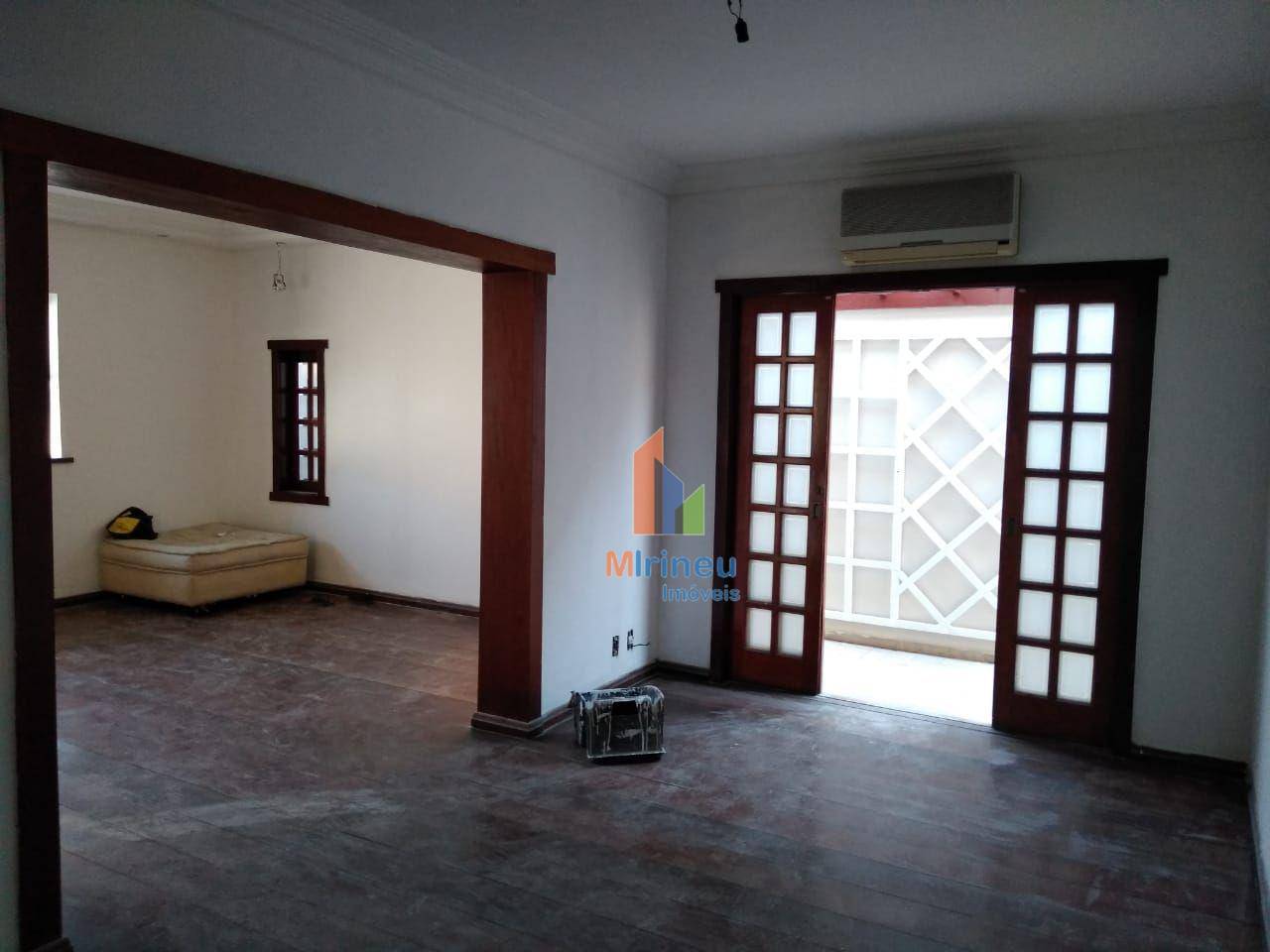 Casa à venda com 4 quartos, 169m² - Foto 2