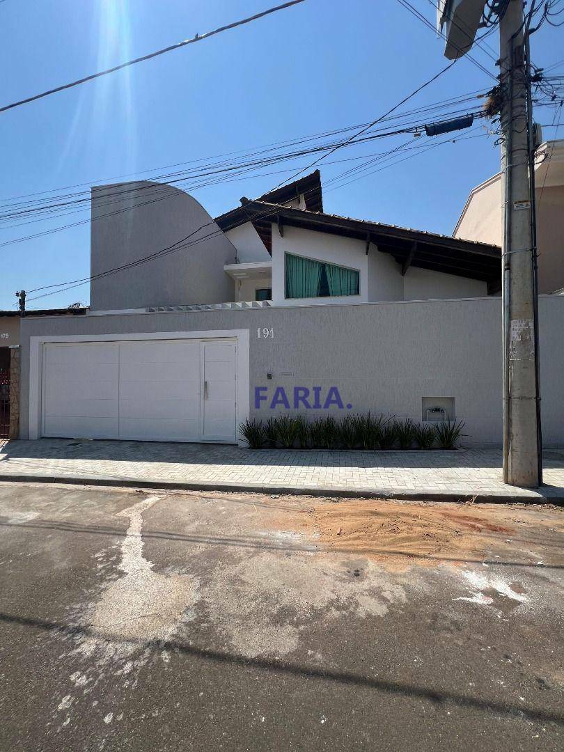 Casa, 5 quartos, 417 m² - Foto 1